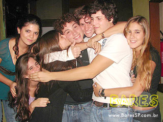 Véspera de feriado agitada no Bella Innocenti Véspera de feriado agitada no Bella Innocenti