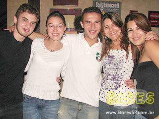 Véspera de feriado agitada no Bella Innocenti Véspera de feriado agitada no Bella Innocenti