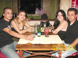 Véspera de feriado agitada no Bella Innocenti Véspera de feriado agitada no Bella Innocenti