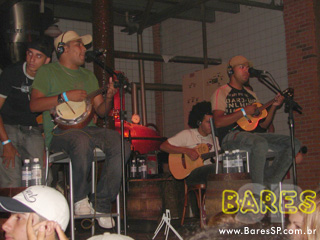 Grupos Turma do Pagode e Samprazer na Cervejaria Estância Itaim Grupos Turma do Pagode e Samprazer na Cervejaria Estância Itaim
