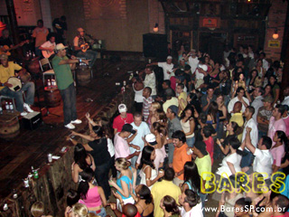 Grupos Turma do Pagode e Samprazer na Cervejaria Estância Itaim Grupos Turma do Pagode e Samprazer na Cervejaria Estância Itaim