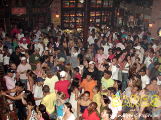 Grupos Turma do Pagode e Samprazer na Cervejaria Estância Itaim Grupos Turma do Pagode e Samprazer na Cervejaria Estância Itaim