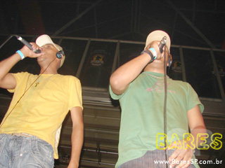 Grupos Turma do Pagode e Samprazer na Cervejaria Estância Itaim Grupos Turma do Pagode e Samprazer na Cervejaria Estância Itaim