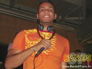 Grupos Turma do Pagode e Samprazer na Cervejaria Estância Itaim Grupos Turma do Pagode e Samprazer na Cervejaria Estância Itaim