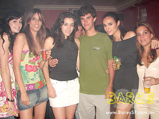 Sábado animado no Autêntico Bar Sábado animado no Autêntico Bar