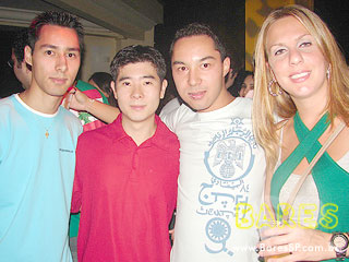 Sábado animado no Autêntico Bar Sábado animado no Autêntico Bar