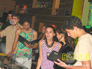 Sábado a noite no Consulado da Cachaça Sábado a noite no Consulado da Cachaça