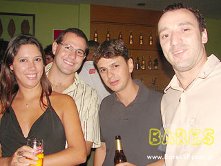 Sábado a noite no Consulado da Cachaça Sábado a noite no Consulado da Cachaça