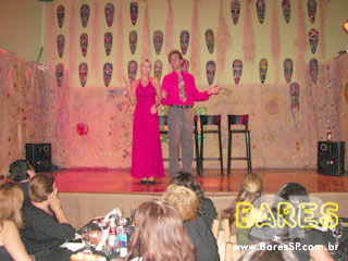 Segunda com apresentação teatral no Consulado da Cachaça Segunda com apresentação teatral no Consulado da Cachaça