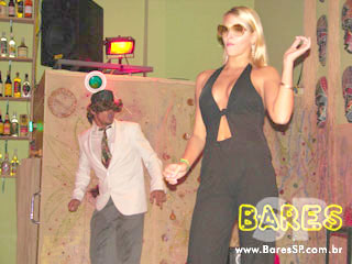 Segunda com apresentação teatral no Consulado da Cachaça Segunda com apresentação teatral no Consulado da Cachaça