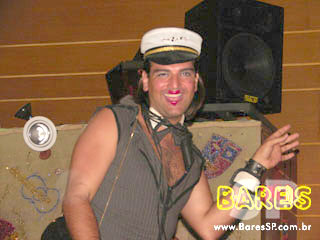 Segunda com apresentação teatral no Consulado da Cachaça Segunda com apresentação teatral no Consulado da Cachaça