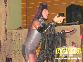 Segunda com apresentação teatral no Consulado da Cachaça Segunda com apresentação teatral no Consulado da Cachaça