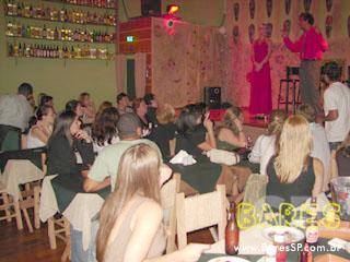 Segunda com apresentação teatral no Consulado da Cachaça Segunda com apresentação teatral no Consulado da Cachaça