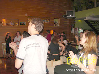 Segunda com apresentação teatral no Consulado da Cachaça Segunda com apresentação teatral no Consulado da Cachaça