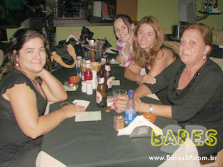 Segunda com apresentação teatral no Consulado da Cachaça Segunda com apresentação teatral no Consulado da Cachaça