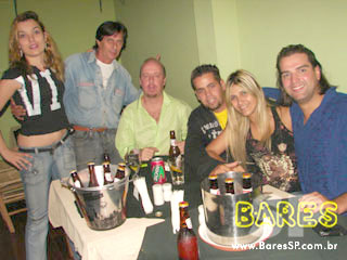 Segunda com apresentação teatral no Consulado da Cachaça Segunda com apresentação teatral no Consulado da Cachaça