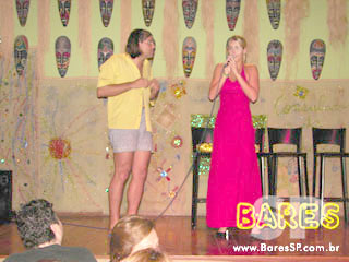 Segunda com apresentação teatral no Consulado da Cachaça Segunda com apresentação teatral no Consulado da Cachaça