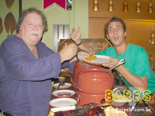 Segunda com apresentação teatral no Consulado da Cachaça Segunda com apresentação teatral no Consulado da Cachaça