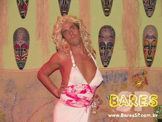 Segunda com apresentação teatral no Consulado da Cachaça Segunda com apresentação teatral no Consulado da Cachaça