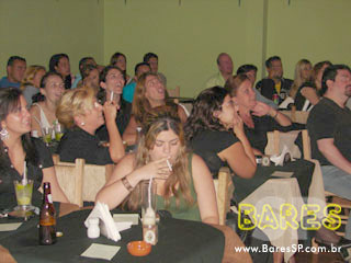 Segunda com apresentação teatral no Consulado da Cachaça Segunda com apresentação teatral no Consulado da Cachaça