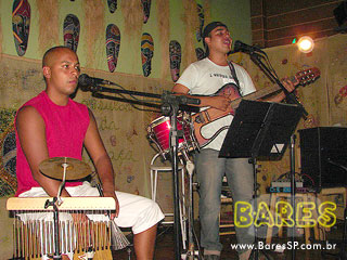 Sábado a noite no Consulado da Cachaça Sábado a noite no Consulado da Cachaça