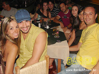 Sábado a noite no Consulado da Cachaça Sábado a noite no Consulado da Cachaça