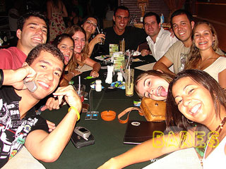 Sábado a noite no Consulado da Cachaça Sábado a noite no Consulado da Cachaça