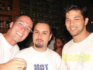 Sábado a noite no Consulado da Cachaça Sábado a noite no Consulado da Cachaça