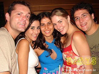 Sábado a noite no Consulado da Cachaça Sábado a noite no Consulado da Cachaça