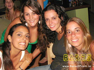 Sábado a noite no Consulado da Cachaça Sábado a noite no Consulado da Cachaça