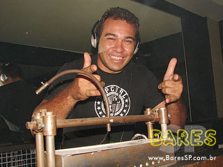 Cantor Rodrigo Sá no Mary Jane Bar Cantor Rodrigo Sá no Mary Jane Bar