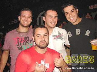 Noite de balada no Espaço Urbano Noite de balada no Espaço Urbano