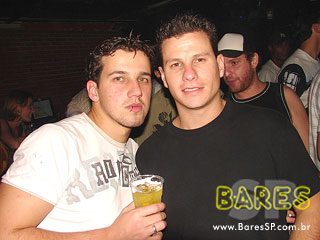 Noite de balada no Espaço Urbano Noite de balada no Espaço Urbano