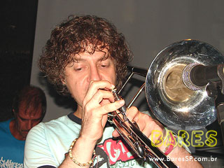 Noite de balada no Espaço Urbano Noite de balada no Espaço Urbano