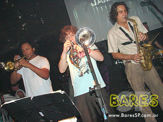 Noite de balada no Espaço Urbano Noite de balada no Espaço Urbano