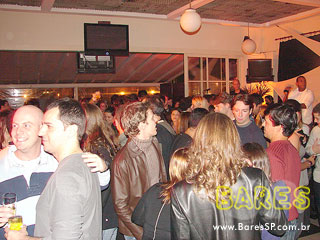 Quinta com música ao vivo no Mercearia Quinta com música ao vivo no Mercearia