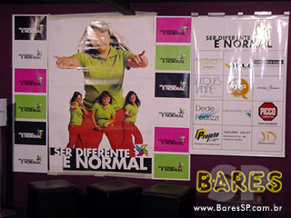 Festa Ser Diferente é Normal na Living Room Festa Ser Diferente é Normal na Living Room