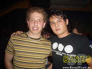 Invasão Vermelha no Bar Vivo Invasão Vermelha no Bar Vivo