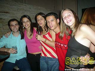 Invasão Vermelha no Bar Vivo Invasão Vermelha no Bar Vivo