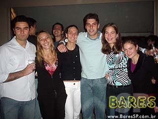 Invasão Vermelha no Bar Vivo Invasão Vermelha no Bar Vivo