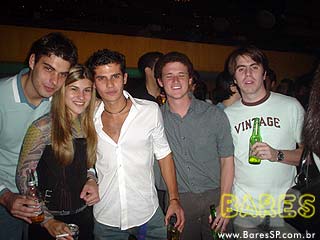 Invasão Vermelha no Bar Vivo Invasão Vermelha no Bar Vivo