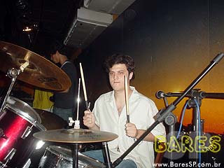 Invasão Vermelha no Bar Vivo Invasão Vermelha no Bar Vivo