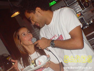 Magenta Burger Beneficente Magenta Burger Beneficente