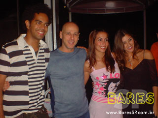 Magenta Burger Beneficente Magenta Burger Beneficente