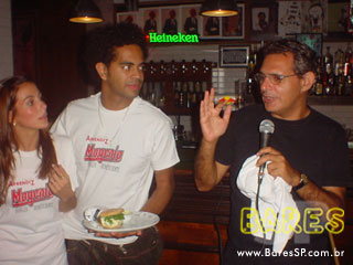 Magenta Burger Beneficente Magenta Burger Beneficente