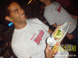 Magenta Burger Beneficente Magenta Burger Beneficente