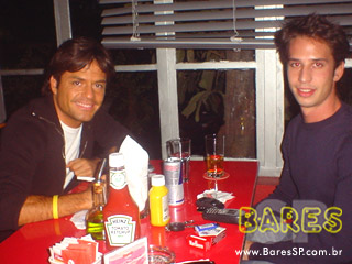 Sabrina Sato, Merchan Neves e Bola no Magenta Sabrina Sato, Merchan Neves e Bola no Magenta