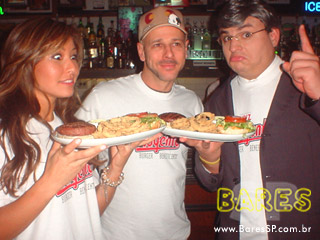 Sabrina Sato, Merchan Neves e Bola no Magenta Sabrina Sato, Merchan Neves e Bola no Magenta