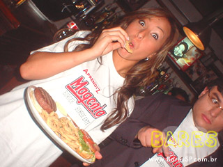 Sabrina Sato, Merchan Neves e Bola no Magenta Sabrina Sato, Merchan Neves e Bola no Magenta