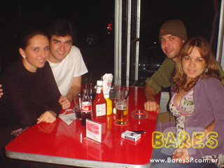 Sabrina Sato, Merchan Neves e Bola no Magenta Sabrina Sato, Merchan Neves e Bola no Magenta